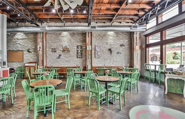 105 W Pearl St, Granbury, TX 76048